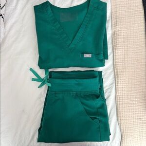 Figs Hunter Green Scrub Set